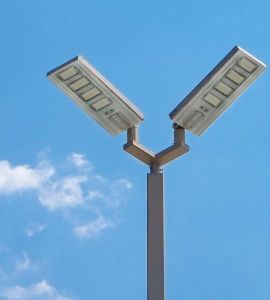 ILUMINAT CU LED: Lampa stradala led cu panou solar 50W